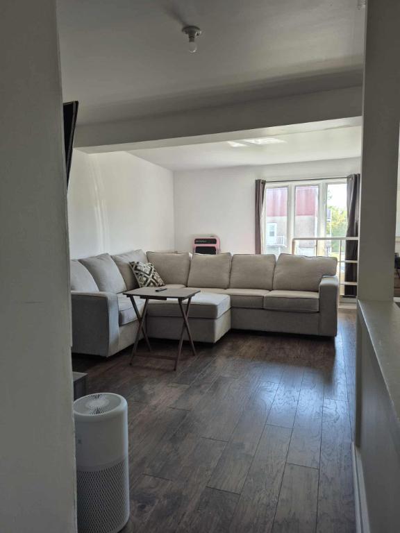 Appartement 4 1/2 à louer près des Galeries du Cap et de l'autoroute 40. | 3097534
