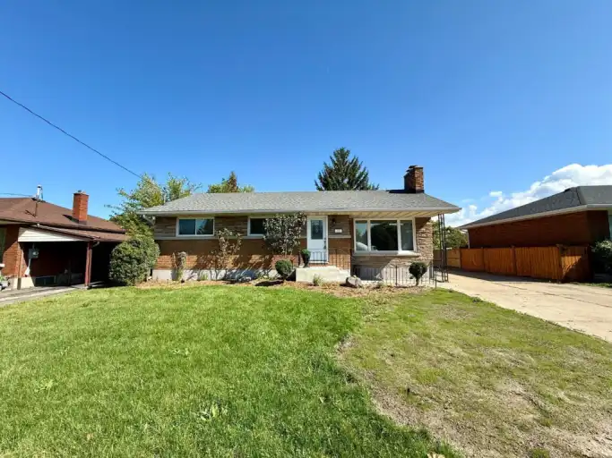 Upper- 404 Grantham Avenue | 404 Grantham Avenue, St. Catharines | 3124055