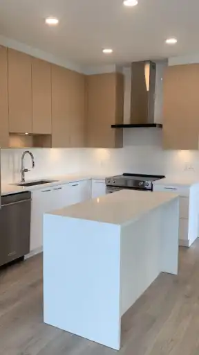 Burnaby Penthouse - Luxury Executive Condo w/ 2 Beds 2 Bath + Stunning Views | Burnaby | 3097795