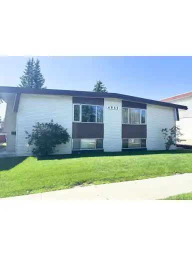 Beautiful 2 Story Home in Varsity! Great Location! 3 Bed/2 Full Bath! | 3 - 4835 Varsity Drive Northwest, Calgary | 3124120