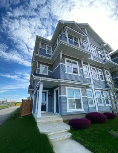 Pet-friendly 3-bed Townhouse with garage | 1 - 3305 119A Street Southwest, Edmonton | 3097885