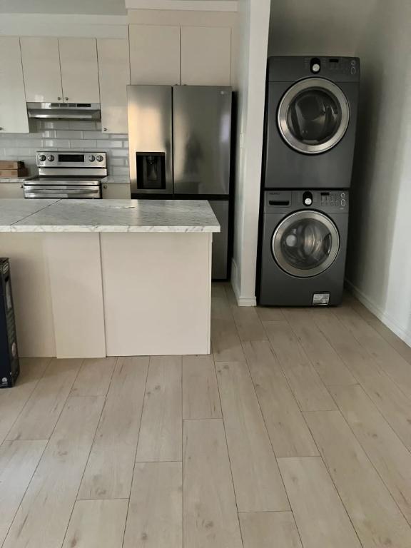 5 1/2 apartment (3chambres, 2 salles des bains) station Cote Vertu, ville St-Laurent | 3097925