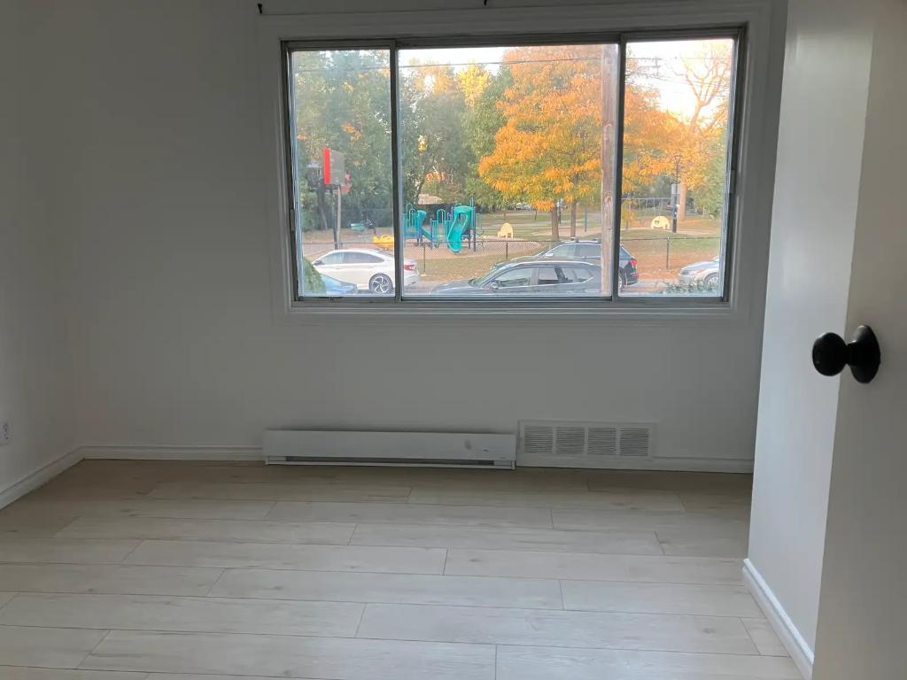 5 1/2 apartment (3chambres, 2 salles des bains) station Cote Vertu, ville St-Laurent | 3097925