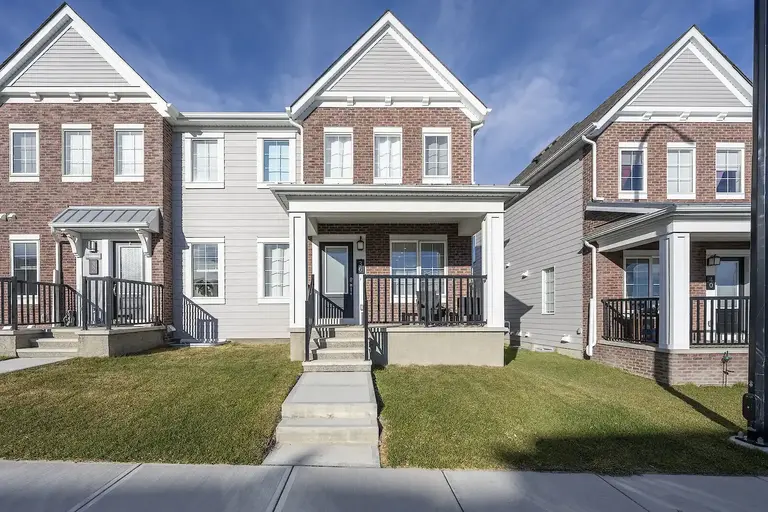 3 BEDROOM TOWNHOUSE IN YORKVILLE | Calgary | 3164466