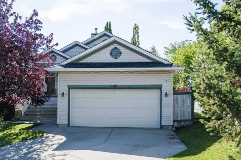 Beautiful Rocky Ridge Home – 3 Bed, 3 Bath, Steps to Transit & Views! | 445 Rocky Ridge Bay Northwest, Calgary | 3098446