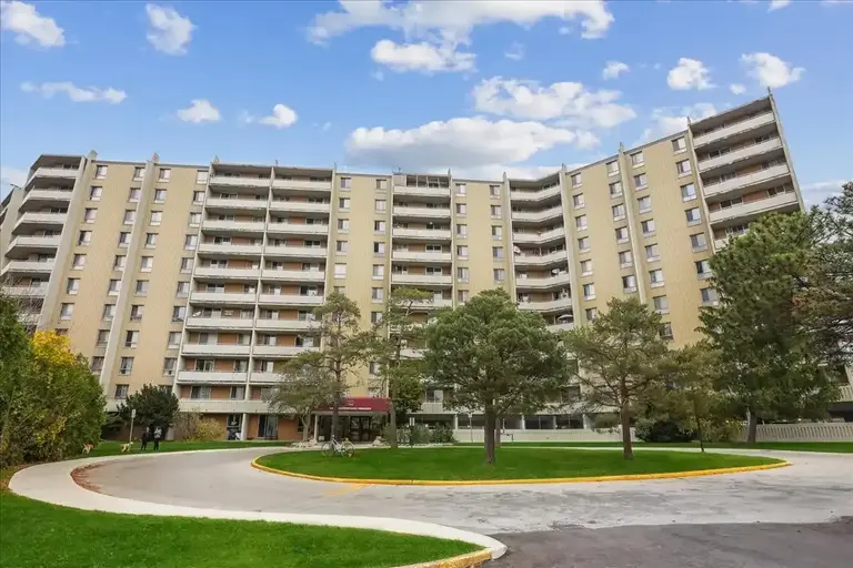 Highland Village | 400 Sandringham Crescent, London | 3098534