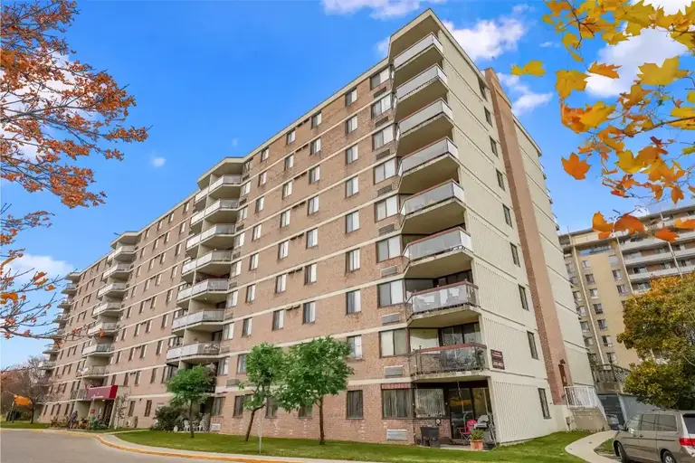 Highland Village | 450 Sandringham Crescent, London | 3098558