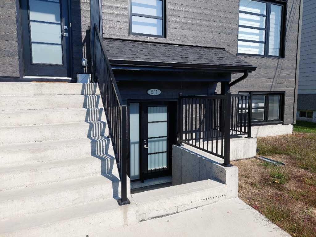 logement 4-1/2 demi sous-sol récent a louer 2e rue Louiseville | 3099587