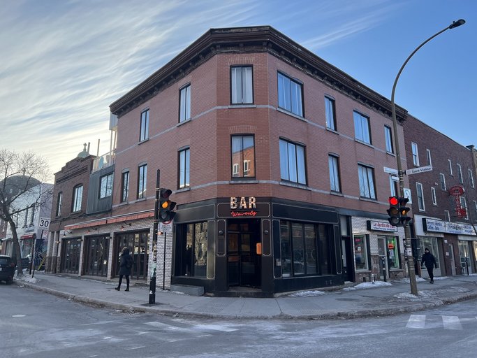 5550-5559 St. Laurent. & 7-9 St. Viateur West | 5552 Boulevard St. Laurent, Montreal | 3099627