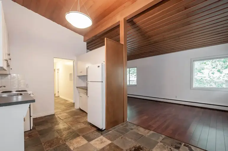 Leslie Manor | 10039 116 St NW, Edmonton | 3099947