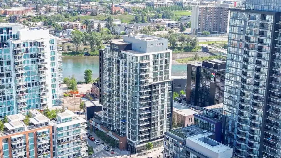 Move-In Ready Downtown Living - Fully Furnished and Fully Equipped- 1brm + Den | 550 Riverfront Ave SE, Calgary | 3158758