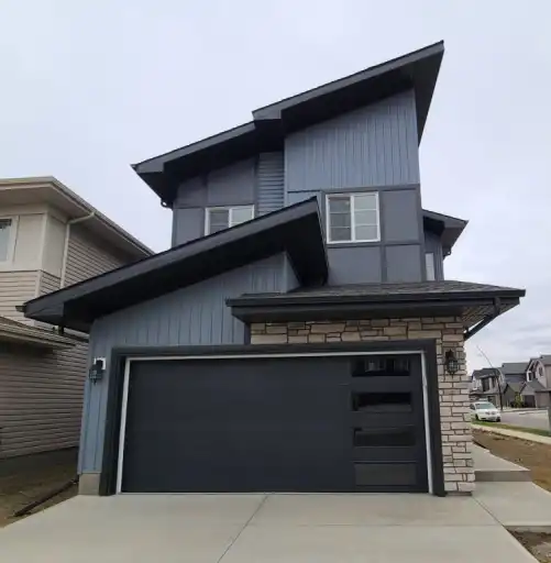 Beautiful 3 bedroom Home plus den, with double attached garage in Uplands! | Edmonton | 3099975