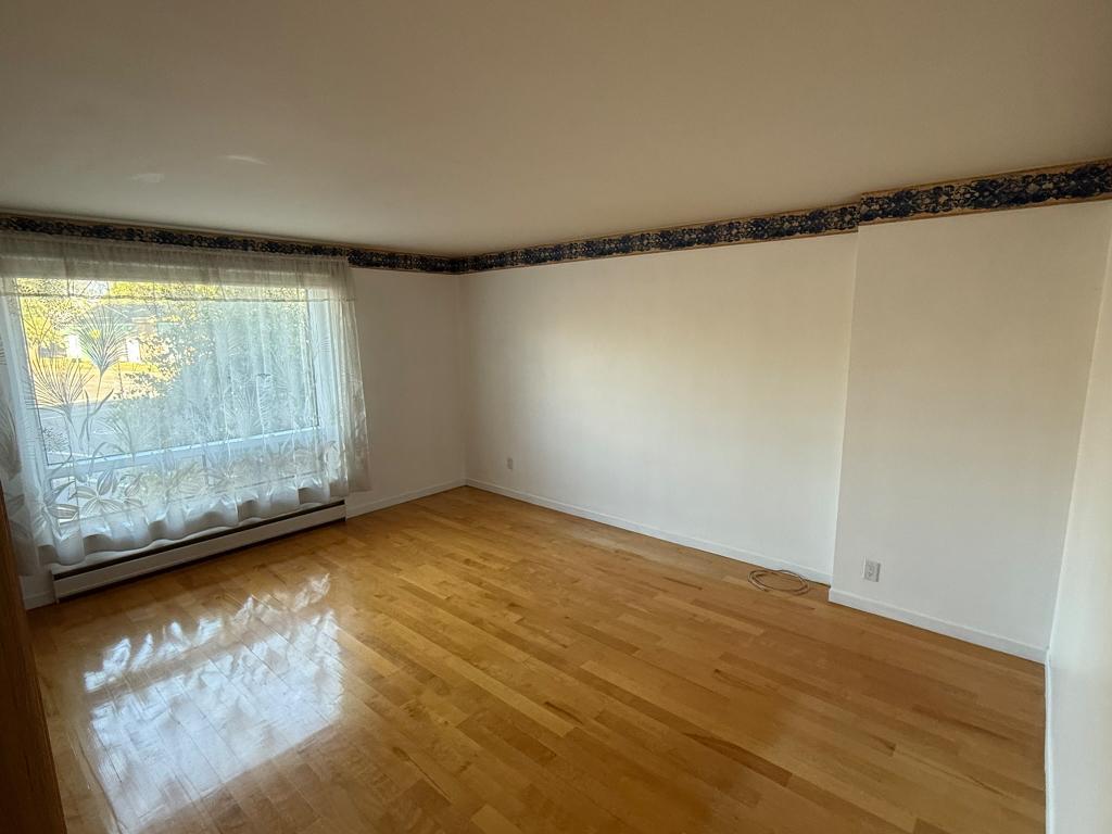 Grand 8 1/2 , parfait pour famille , près d’une école et parc | 3100071