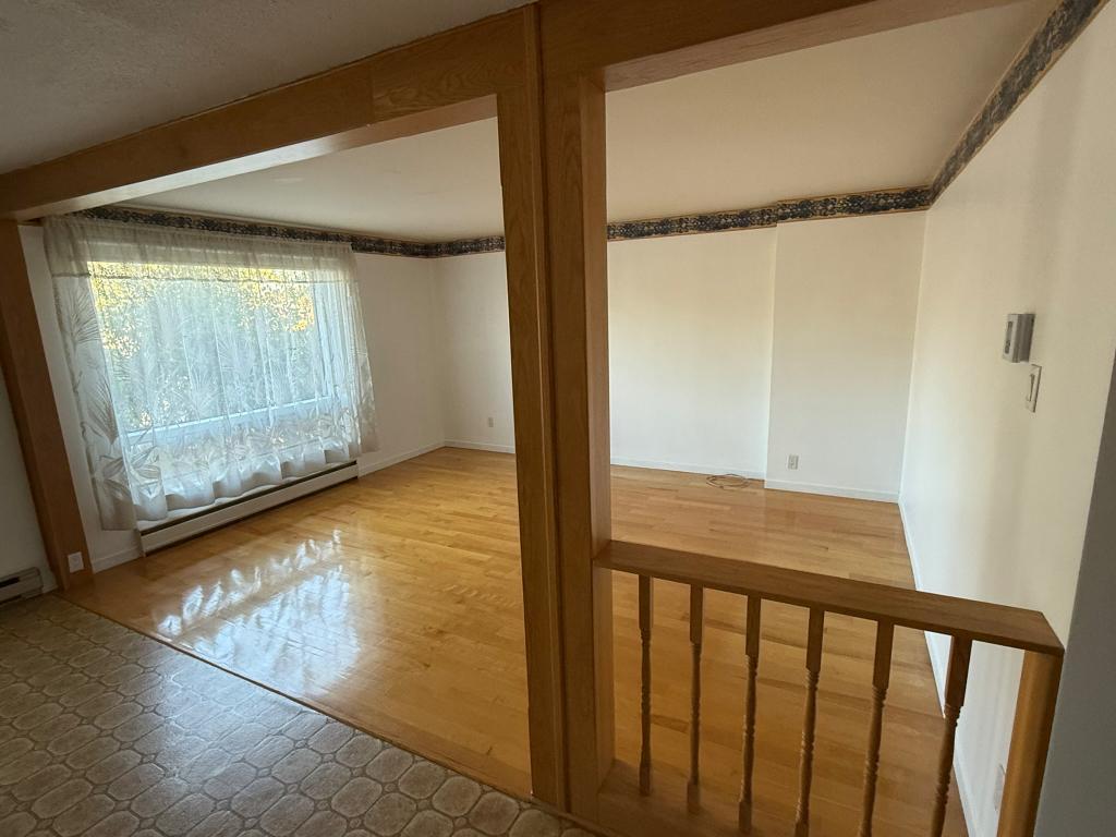 Grand 8 1/2 , parfait pour famille , près d’une école et parc | 3100071