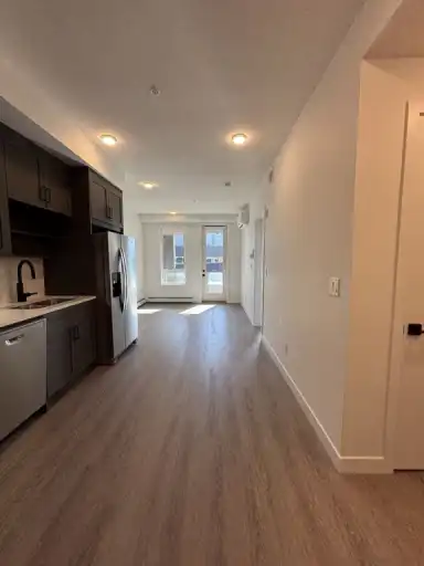1 bed 1 bath with AC & Underground Parking Included | 525 - 3932 University Avenue Northwest, Calgary | 3100385
