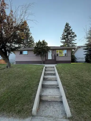 Newly renovated home that has never been rented like new located in Glamorgan | 4635 37 Street Southwest, Calgary | 3100668