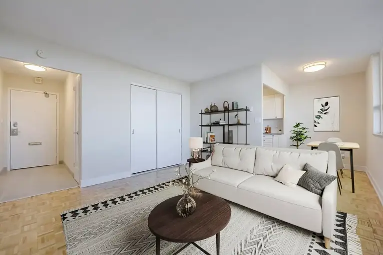Upper Canada Court, East | 160 Erskine Avenue, Toronto | 3121684