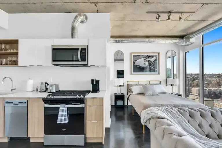 Nude | Studio on 10th floor facing the city| Check Description for a showing | 1319 14 Avenue Southwest, Calgary | 3100841