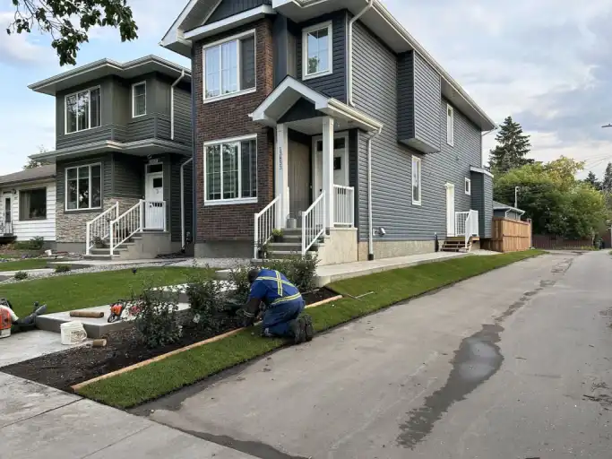 Like New 3 Bed 2.5 Bath Two-storey House in North Glenora | Edmonton | 3100900