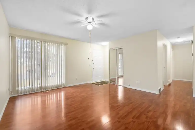 AWESOME 3 BR, Main level, all laminate, 1.5 baths !! | 6827-8 Avenue NE, Calgary | 3101159
