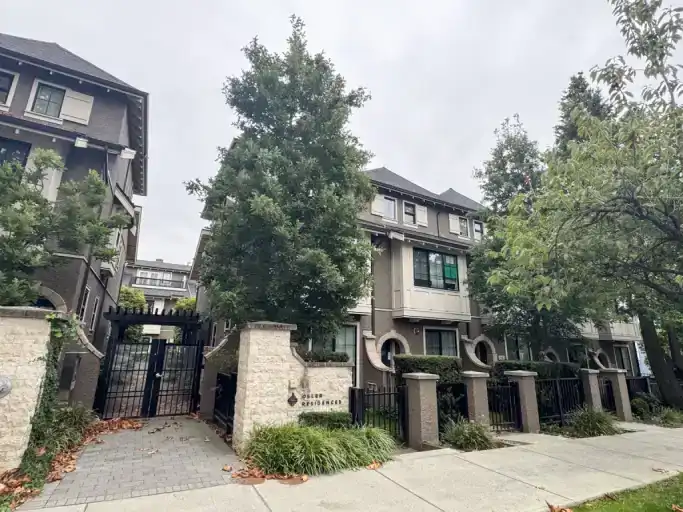 Lovely Townhouse  Oak & 70th | 8570 Osler Street, Vancouver | 3130818