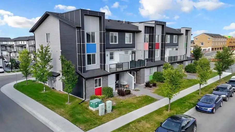 MODERN 2 BEDS / 2.5 BATHS TOWNHOUSE IN REDSTONE for $1950 | 525 Redstone Walk Northeast, Calgary | 3158486