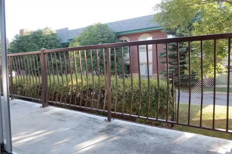 FULLY FURNISHED CONDO IN ACADIA + 25 living | 49c - 231 Heritage Dr SE, Calgary | 3102039