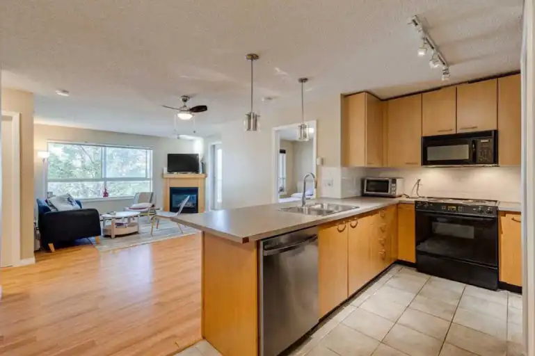 Bright furnished upper floor apartment across from MRU | 329 - 22 Richard Place SW, Calgary | 3158491