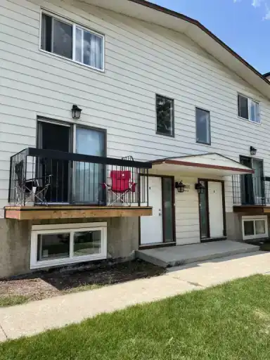 Renovated 4 Bedroom Townhouse in Forest Lawn | 1707 42 Street Southeast, Calgary | 3145878