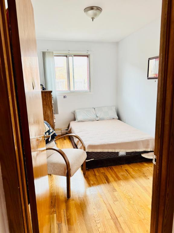 Grand 5 1/2 RDC avec Garage et Cours à louer à St-Leonard/St-Michel - 4234, 41e rue | 3102127