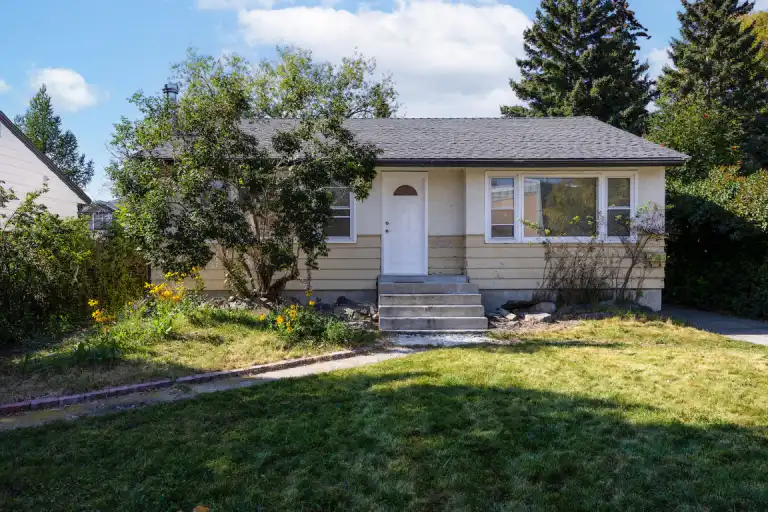 Close to University / Near Banff trail  — Great Location! | 2839 23A Street Northwest, Calgary | 3102360