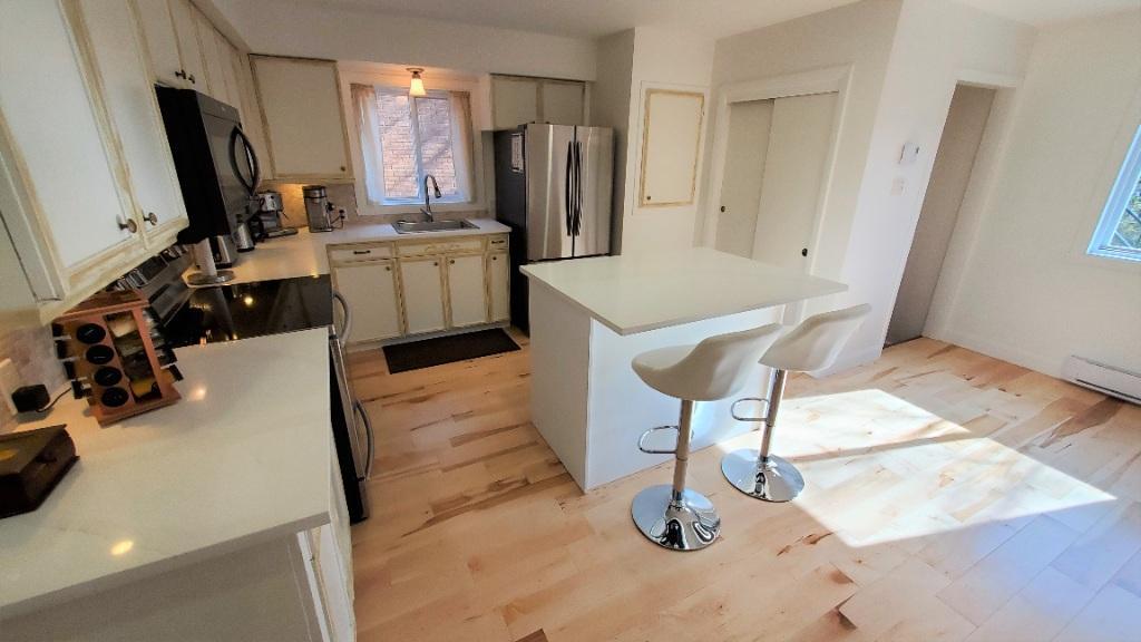 Grand logement rénové de 2125 pi2 au RDC d’un duplex | 3102414