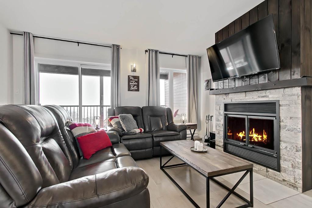 **SAISON DE SKI 2025-26** Belle maison de ville près du Mont-Sainte-Anne, meublée et tout inclus avec stationement! à voir! | 3131727