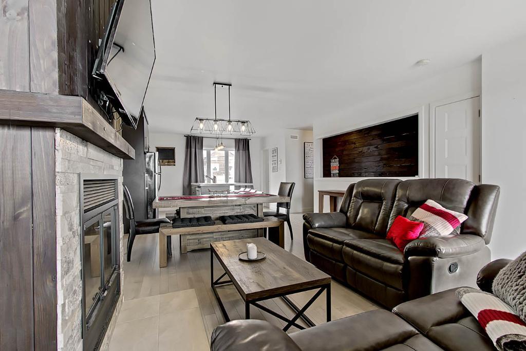 **SAISON DE SKI 2025-26** Belle maison de ville près du Mont-Sainte-Anne, meublée et tout inclus avec stationement! à voir! | 3131727