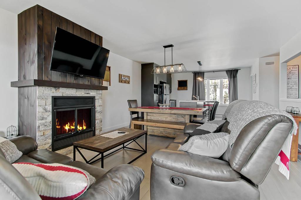 **SAISON DE SKI 2025-26** Belle maison de ville près du Mont-Sainte-Anne, meublée et tout inclus avec stationement! à voir! | 3131727