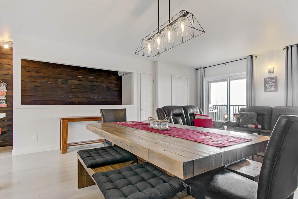 **SAISON DE SKI 2025-26** Belle maison de ville près du Mont-Sainte-Anne, meublée et tout inclus avec stationement! à voir! | 3131727