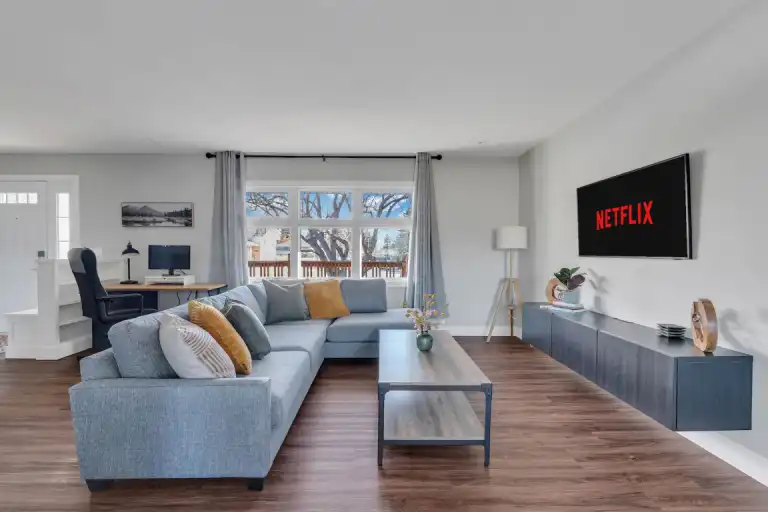 RENOVATED GLAMORGAN BUNGALOW | 19 Garrick Drive Southwest, Calgary | 3102599