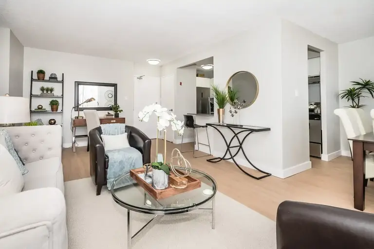 955 Warwick Crt. | 955 Warwick Crt., Burlington | 3106252