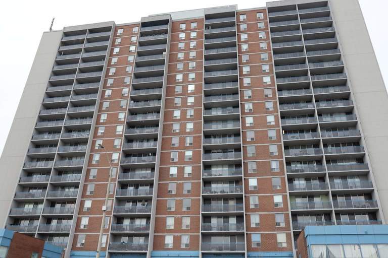 150 Lakeshore Road West | 150 Lakeshore Road W, Mississauga | 3132451