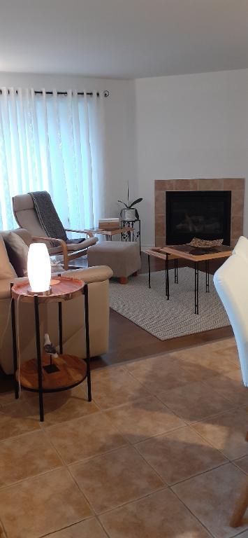 Condo 4 1/2 spacieux à louer à Prévost | 3133853