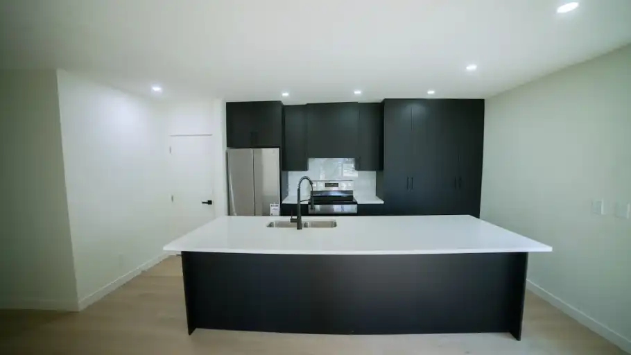 $2,100 – Designer 3-Bedroom Main Floor Unit| Gourmet Kitchen, 2 Spa Baths | 11411 112 Avenue Northwest, Edmonton | 3107234