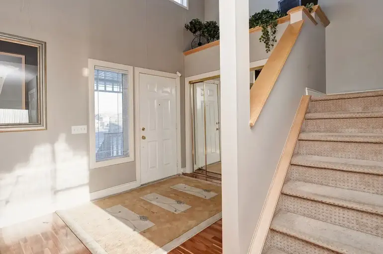 Furnished large size master bed room on suite on 2nd floor. | 67 panoramahills rd nw, Calgary | 3133816