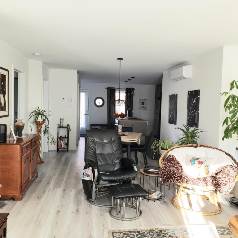 Appart, style CONDO, avec garage à louer 3R | 3108844