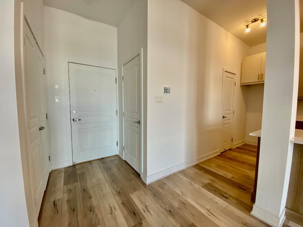 Longueuil 4 1/2 spacieux 1051 pi ca | 3108845
