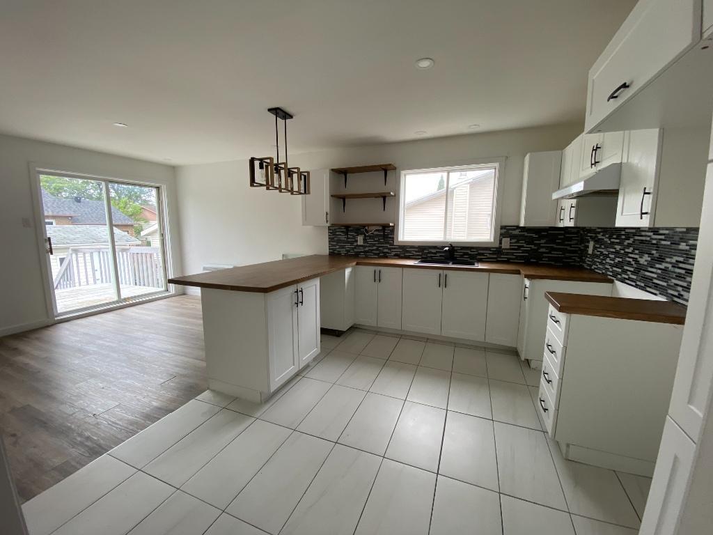 61/2 SITUÉ À SAINT-HUBERT , PROCHE DU LAC DE CITÉ SOLEIL, À 5 minutes de deux écoles primaires. La cuisine et la toilette sont complètement renovées | 3108852