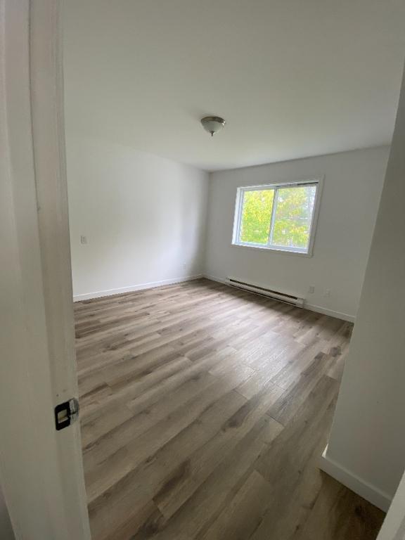 61/2 SITUÉ À SAINT-HUBERT , PROCHE DU LAC DE CITÉ SOLEIL, À 5 minutes de deux écoles primaires. La cuisine et la toilette sont complètement renovées | 3108852