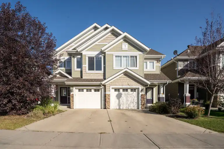3 Bedroom house in Summerside | 2311 68 Street Southwest, Edmonton | 3175888