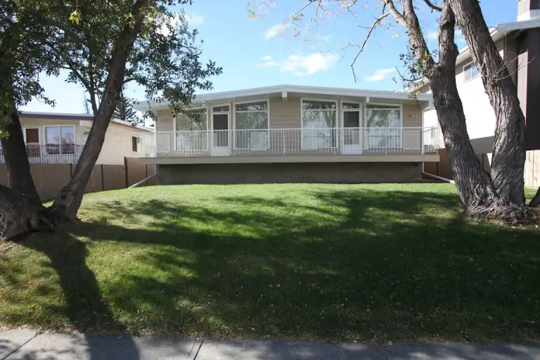 $500 DAMAGE DEPOSIT NEEDED | 2619 39 Street Southeast, Calgary | 3128366
