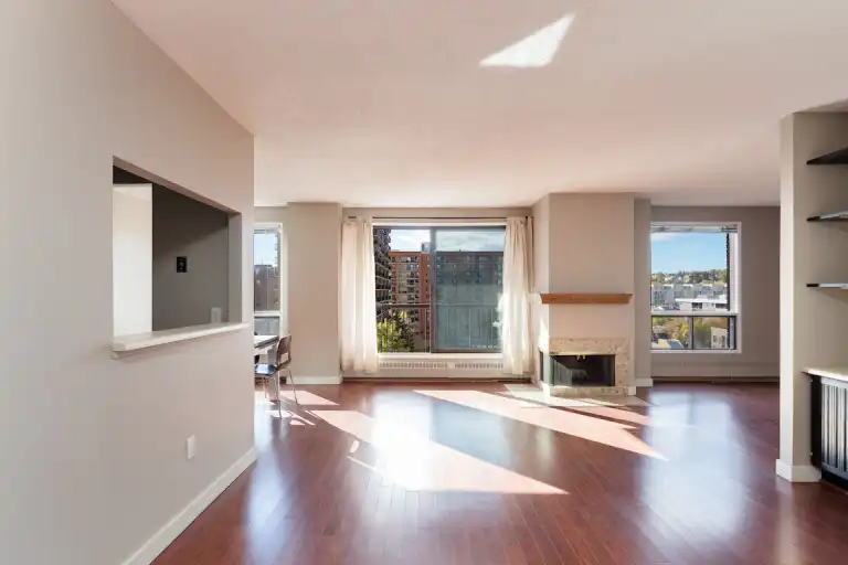 Large 1 Bedroom + Den apartment-Utilities & parking included | 1334 14 Avenue SW, Calgary | 3135633