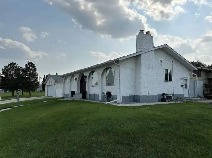 3 Bedroom Home in Family Friendly Carlisle | 14320 117 Street Northwest, Edmonton | 3153701